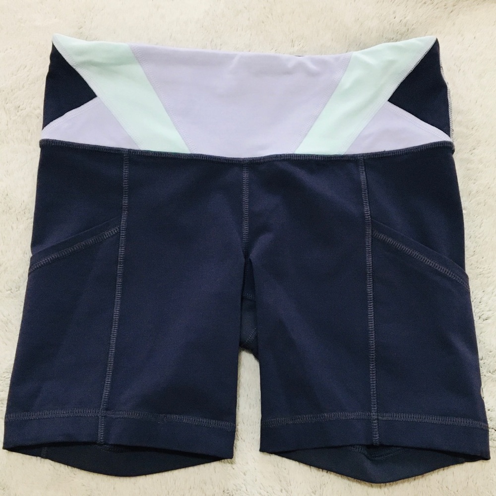 Lululemon Size 4 Align Shorts